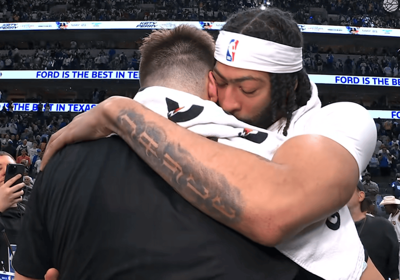 开云入口-浓眉哥迎来十五赛季出色发挥,拜仁观众热烈欢呼!-开云入口