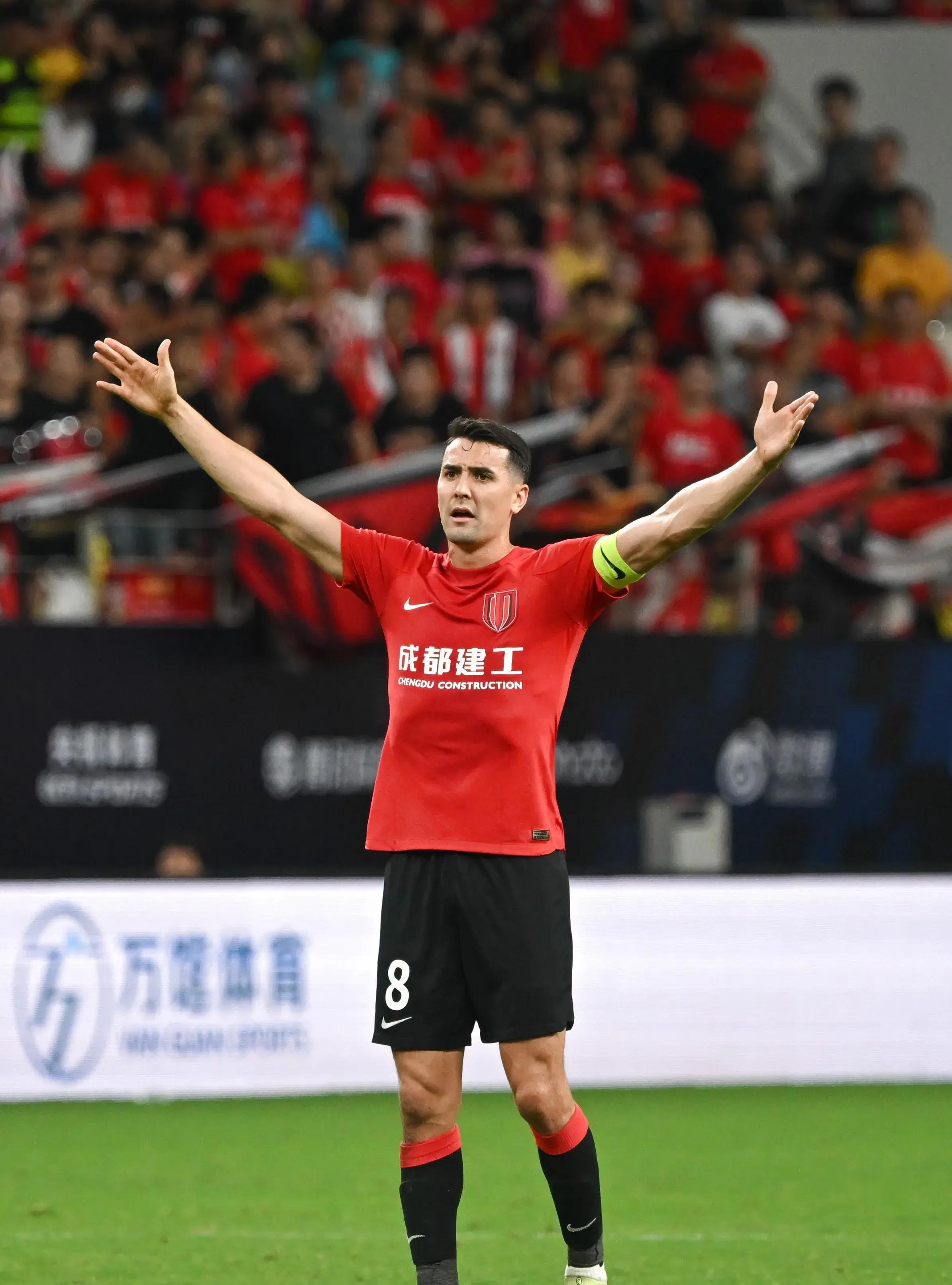 包含赛前葡超焦点战，山东男篮更衣室发声，震撼外界，轮换策略成焦点的词条