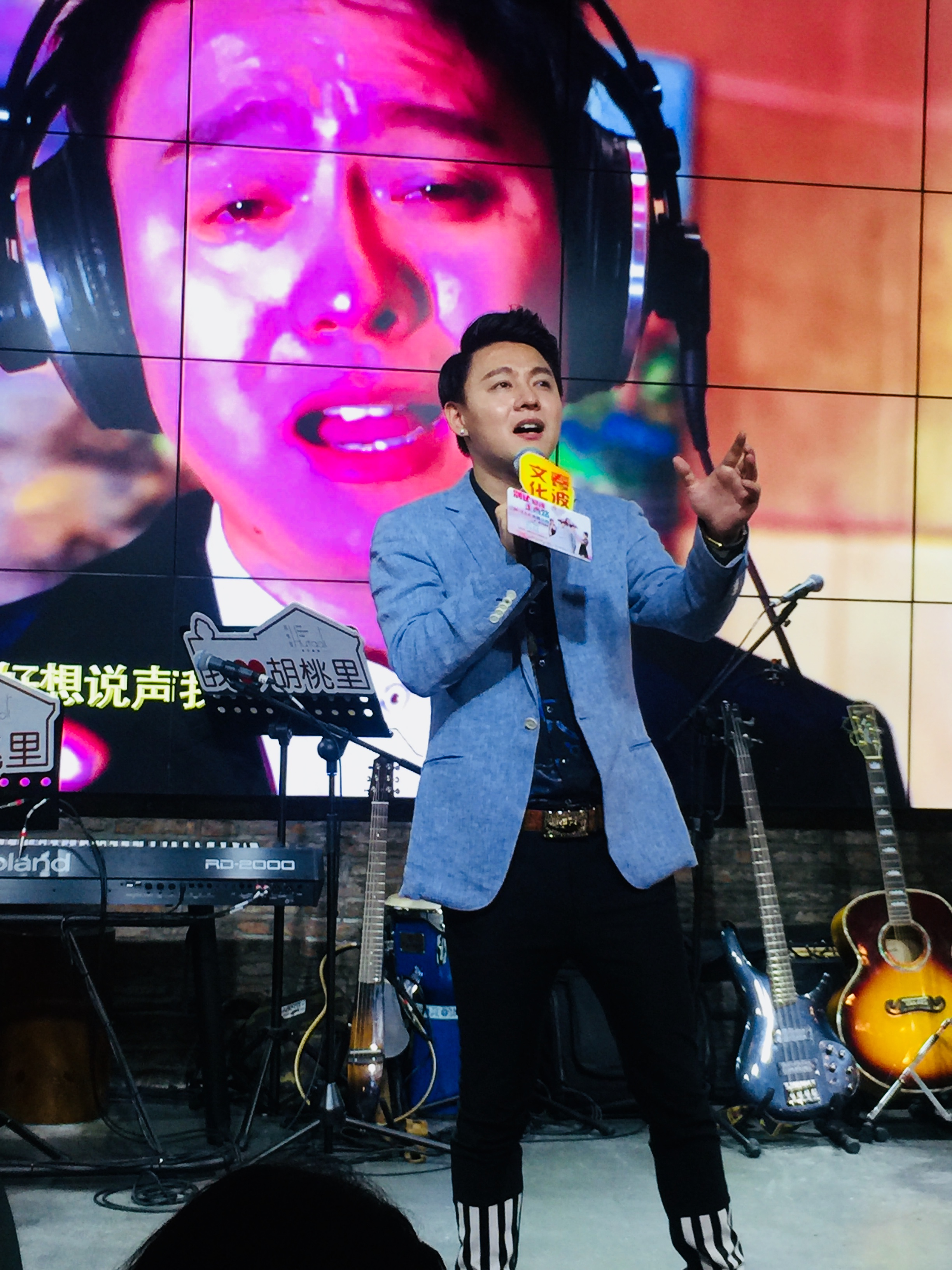 包含CBA常规赛倒计时，托特纳姆国际比赛日官宣签约，细节引发关注，引发热议，临场指挥获称赞的词条